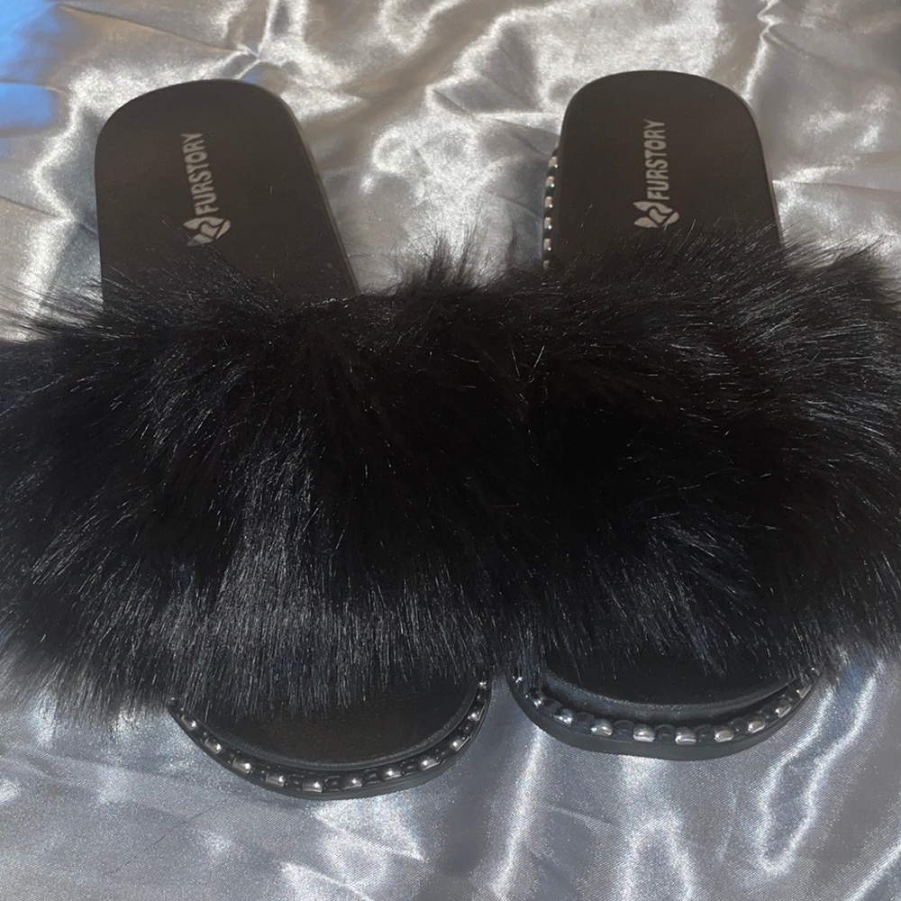 Fur Story Black Sandal Size 10-11